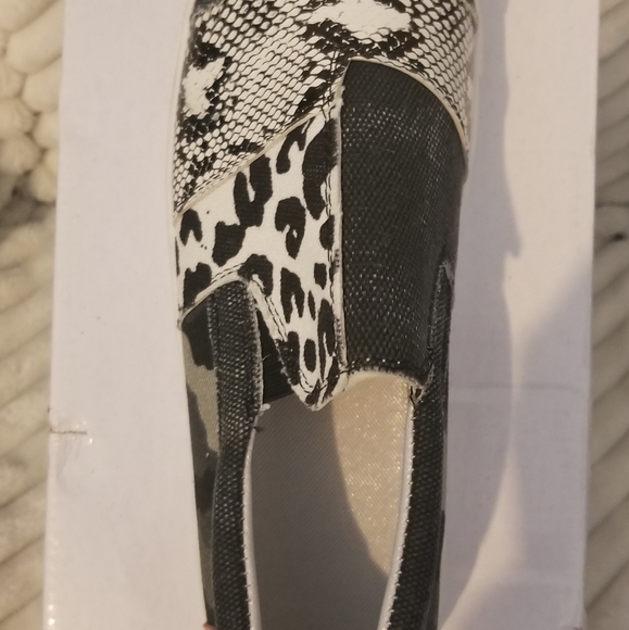 Snakeskin & Camo graphic slip on sneaker - Picture 2 of 5